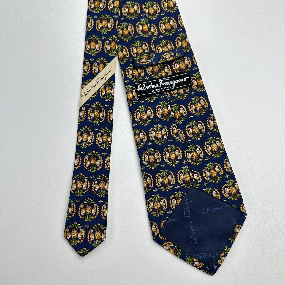 Corbata de seda azul Salvatore Ferragamo piñas y loros 3,5"x57" Foto 2 de 4