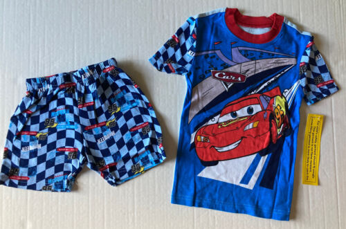 Neu mit Etikett Disney Store 5 5T Autos Rennstrecke Lightning McQueen kurze PJ Pal Pyjama-Set - Bild 1 von 1