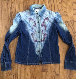 camisa jeans com perola