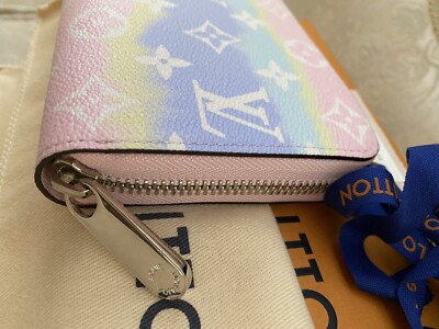 Auth LOUIS VUITTON M69110 Monogram Giant LV Escal Zippy  display picture 1