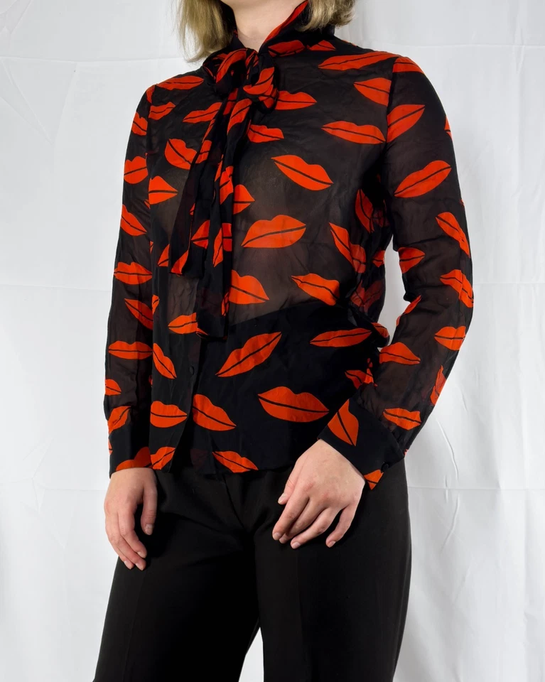 Blusa Saint Laurent con estampado de labios negra transparente con lazo delantero - talla FR 42 Foto 2 de 4