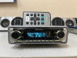 Pioneer DEH P6450MP. CD Player In Dash Receiver.Aux Bluetooth. US Fm Tuner.