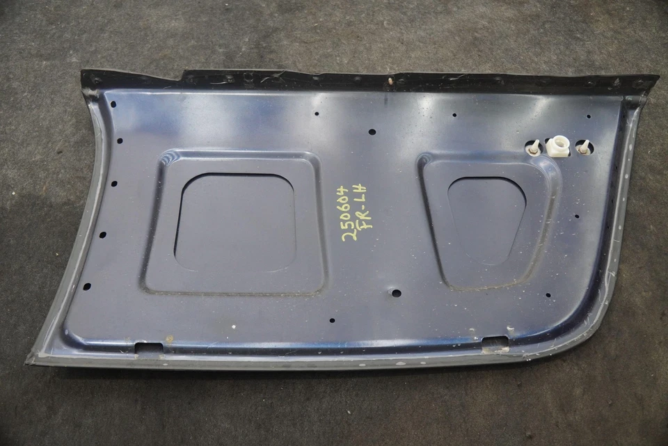 Отделочная панель передней левой нижней крышки капота двигателя 4874317 Chrysler Plymouth Prowler - Изображение 4 из 4