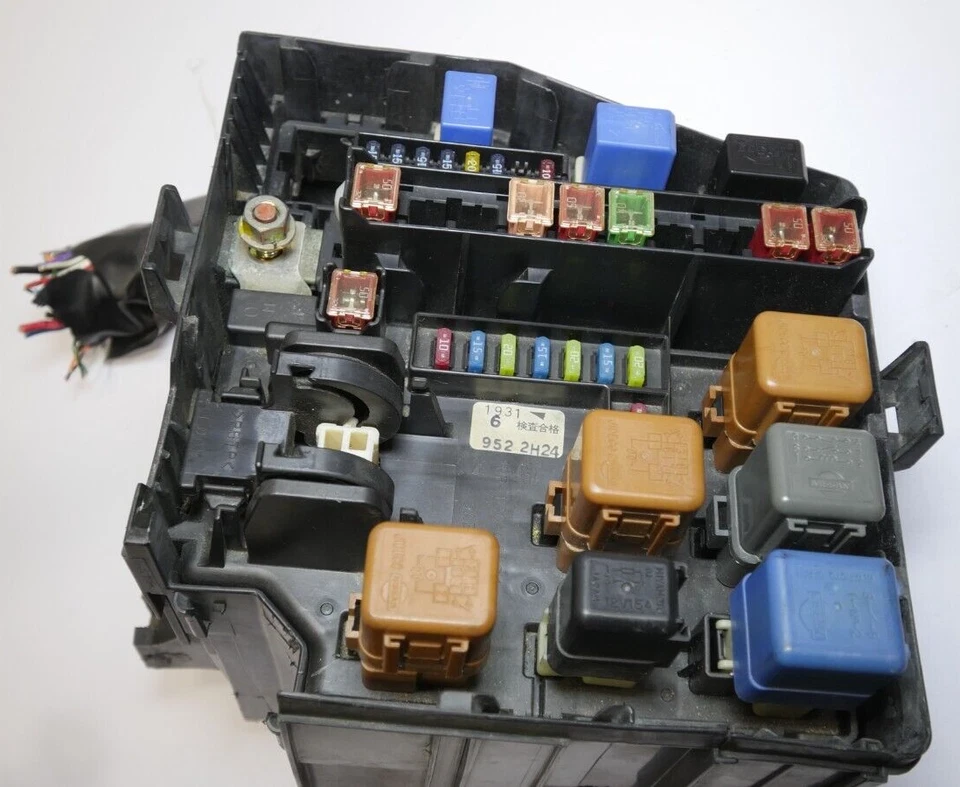 Motor de caja de fusibles delanteros compatible con Infiniti M45 119666 2003-2004 OEM Foto 2 de 4