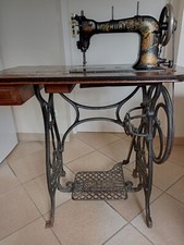 Machine à coudre Hurtu