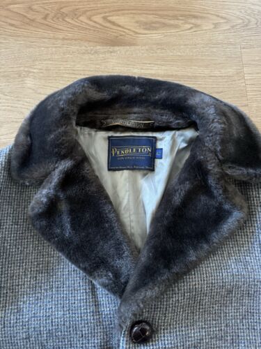 VTG PENDLETON Men's Sz 42 Gray Herringbone Wool Black Faux Fur Collar Over Coat - Picture 7 of 8