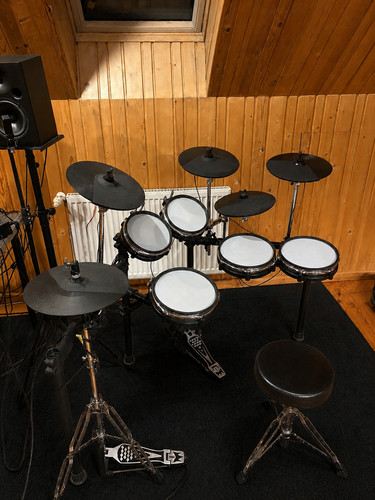 millenium mps-850 + extra cymbal