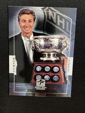 2000-01 UD Hockey Hall Of Fame Career HOF 17 Wayne Gretzky