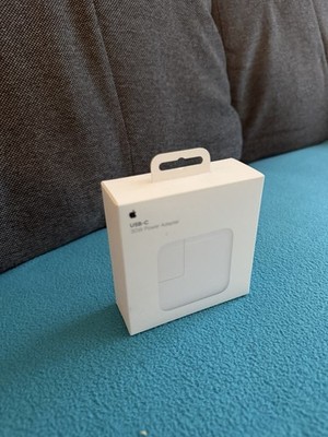 Apple 30W USB-C Power Adapter, Schnellladefunktion, Original