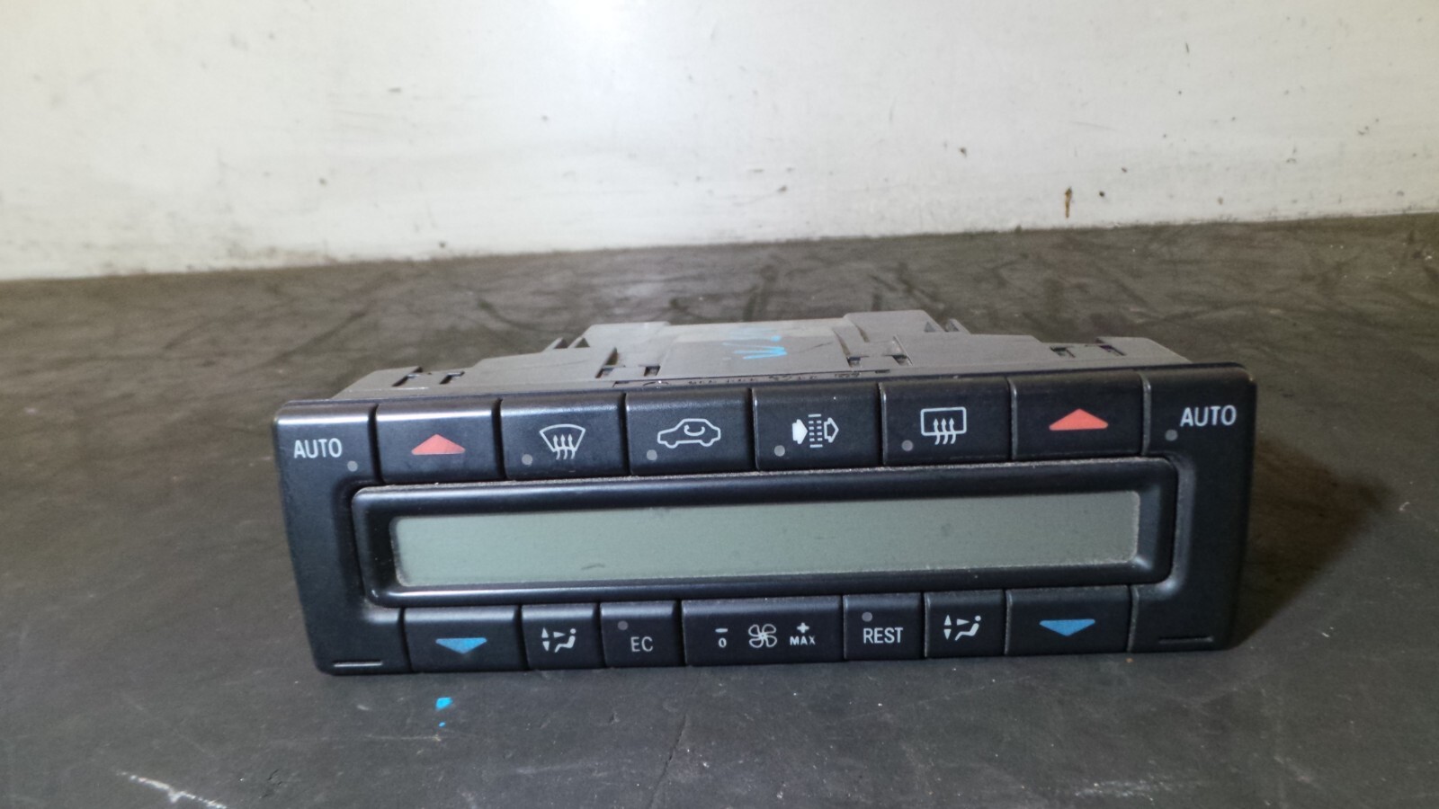 1Y10027 Mercedes W210 E Klasse Klimabedienteil Heizung Klimaautomatik 2108303285