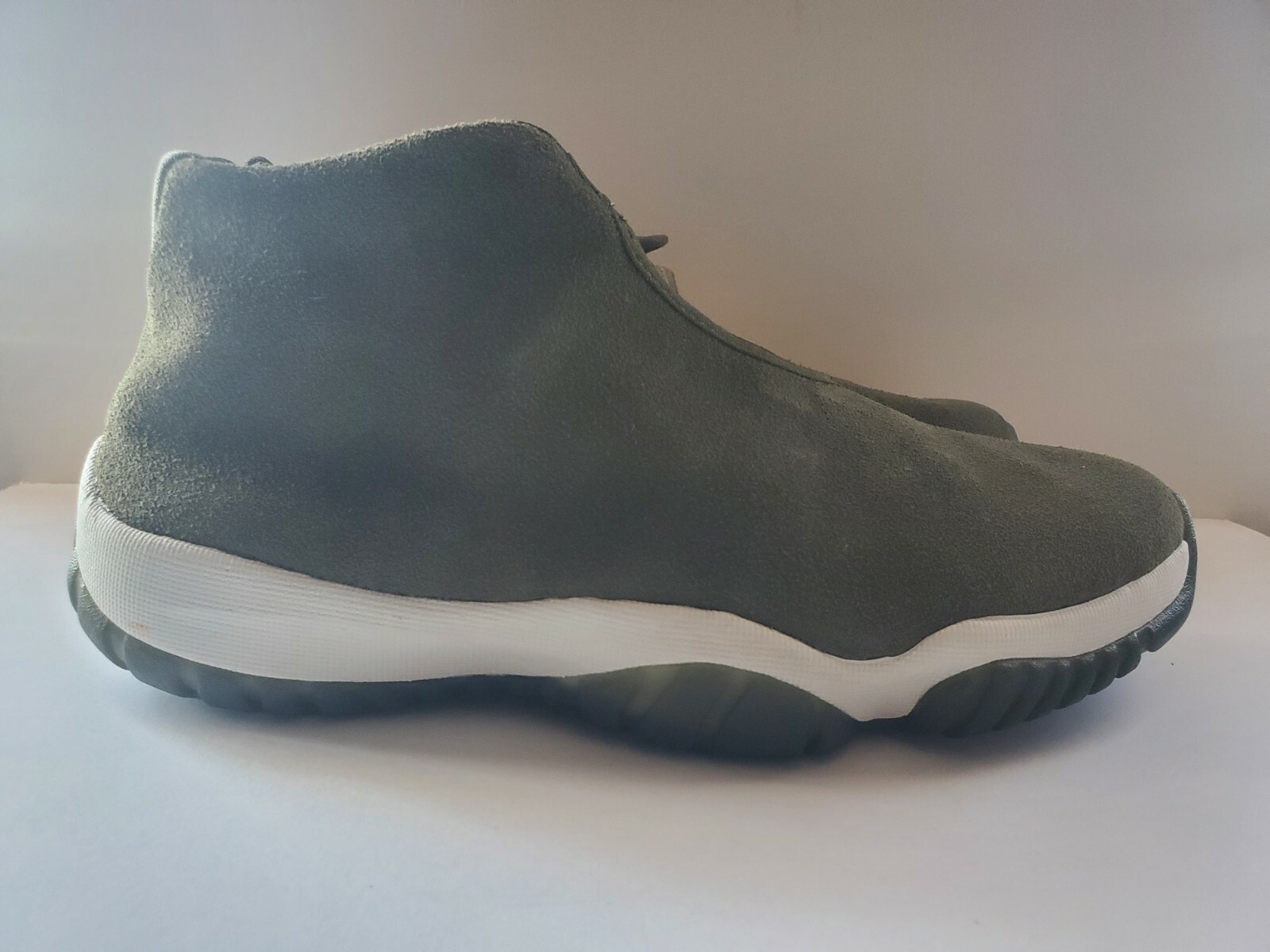 jordan future olive