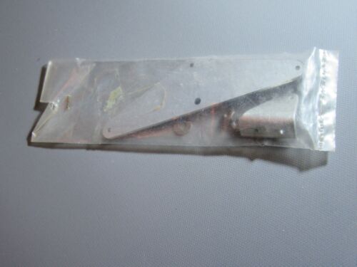 A654 Vintage Triangular Metal Toy + Screw Accessory New In Package - Picture 3 of 4