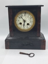 #ZY44 Pendule de cheminée en marbre noir et rouge Napoléon Iii à restaurer