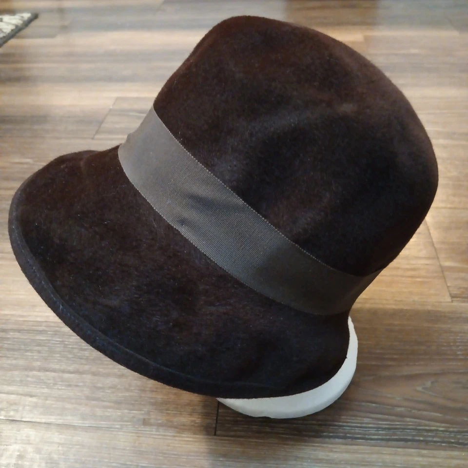 Womens Union Made 1940s Genuine Velor cloche wide brim Rich Brown With Bow - Image 3 of 4