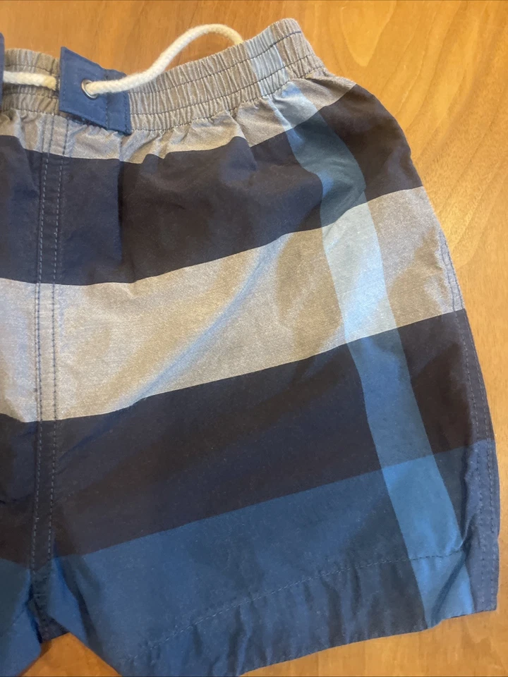 Pantalones cortos de baño Burberry para niños talla 6 meses 66/44 azul a cuadros ✨ Foto 3 de 4