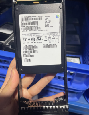 Fujitsu Eternus DX/AF CA08226-E927 MZILS7T6HMLS-000FU 7.68TB SAS