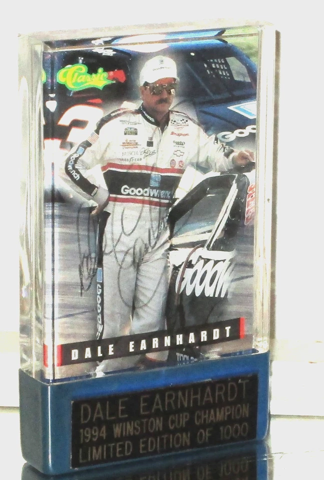 1995 CLASSIC DALE EARNHARDT AUTOGRAPHED CARD#780/1000 W/COA PLASTIC DISPLAY - Image 2 of 4