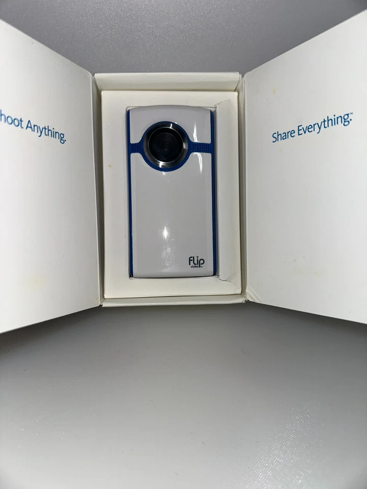 CISCO Flip Video U260 UltraHD 4 GB Camcorder REC 1HR-White and Blue Model U260BL - Image 2 of 4