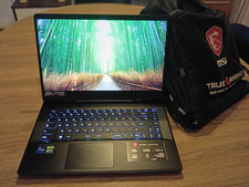 PC Gaming MSI GP66 Leopard 11UG-027XIT Nero + Borsa MSI + stand raffreddamento