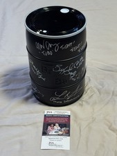 Juego de barriles Breaking Bad Norris, Brandt, Moncada, Mitre, Cruz, Quezada firmado JSA