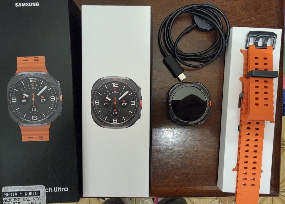 Samsung Galaxy Watch Ultra, foto 1 di 3