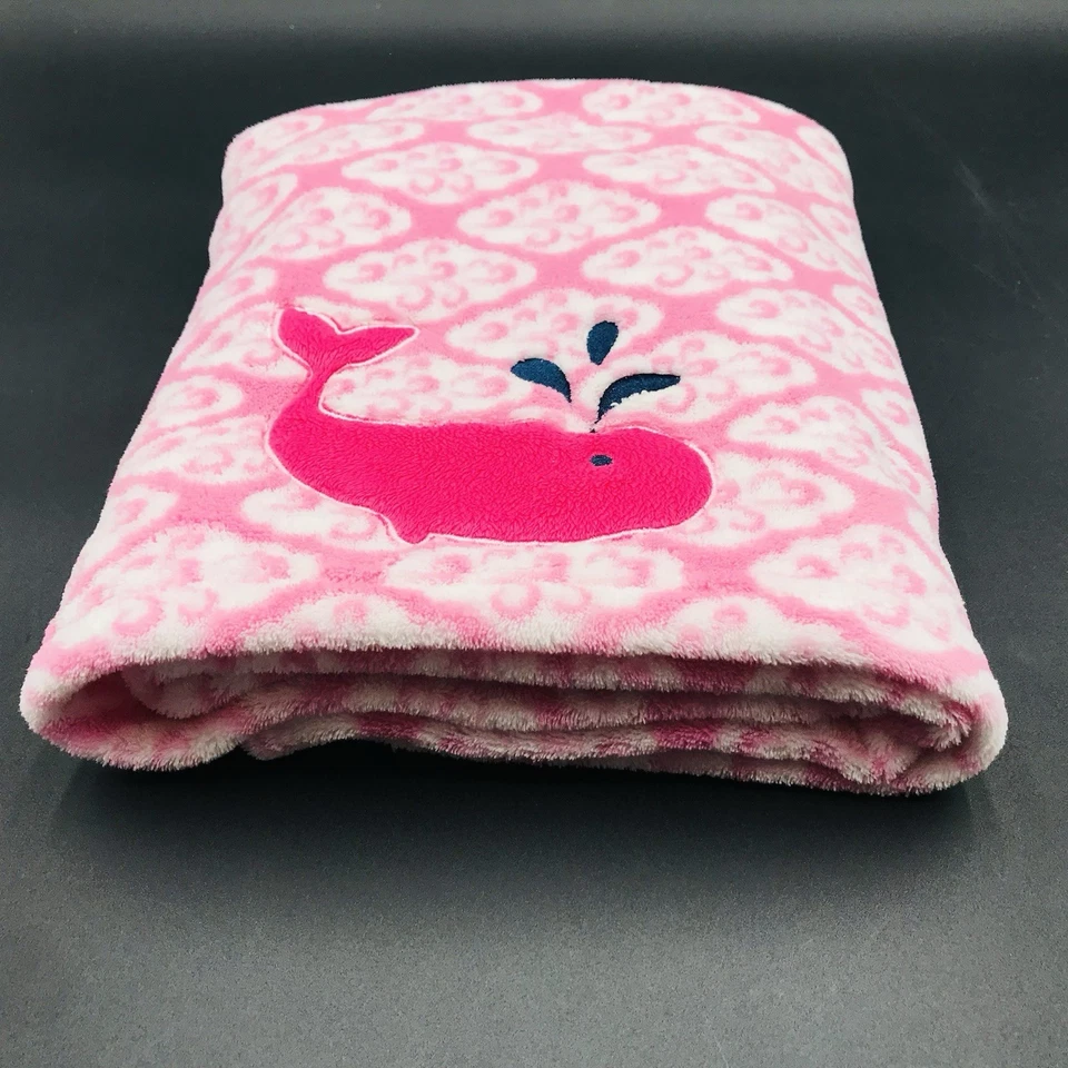 Sadie and Scout Manta Bebé Ballena Una Capa Rosa Náutica Foto 3 de 4