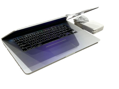 Apple MacBook Pro 15 Mid-2015 i7- Quad-Core 2.5GHz 16GB DDR4 500GB