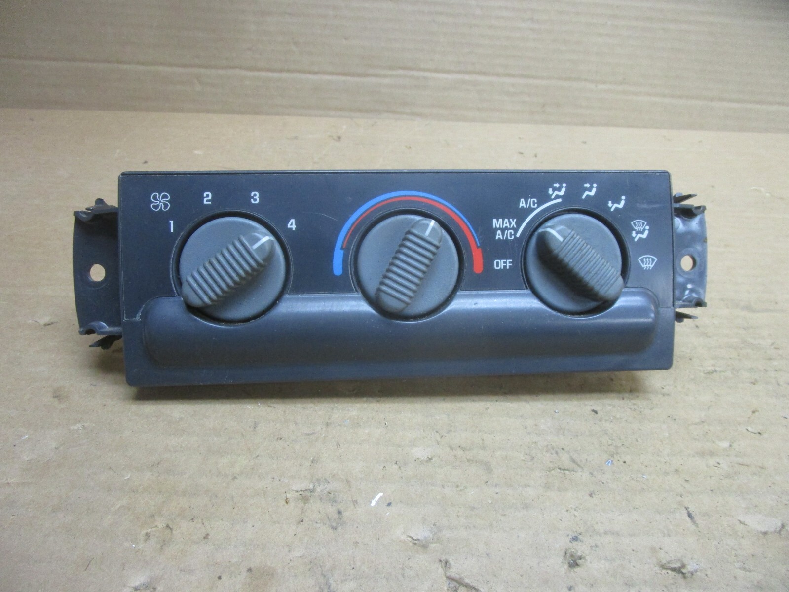 99 00 01 02 GMC Sonoma Blazer Temperature Climate Control Dash A/C Heat