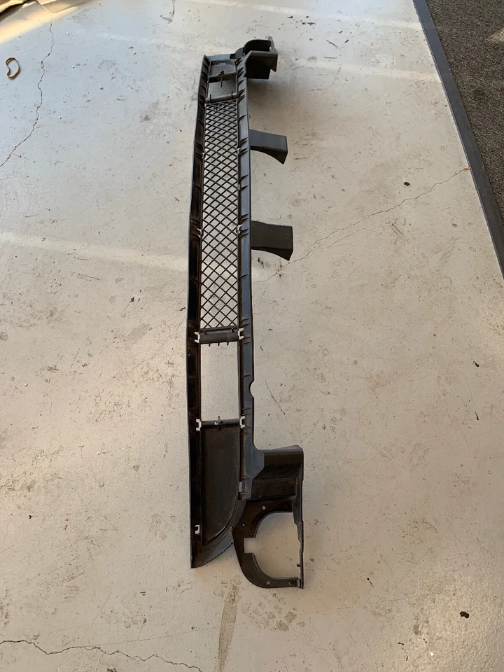 BMW 325i 325 xi 330i 330xi 2002-2005 parachoques delantero parrilla inferior 51117030596 OEM Foto 4 de 4