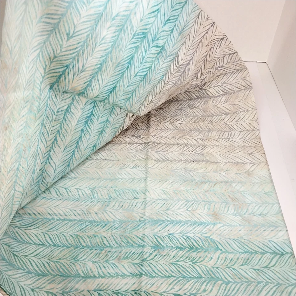 Tela Batik de 2 yardas - rayas emplumadas azul aguamarina, crema y gris Foto 3 de 4