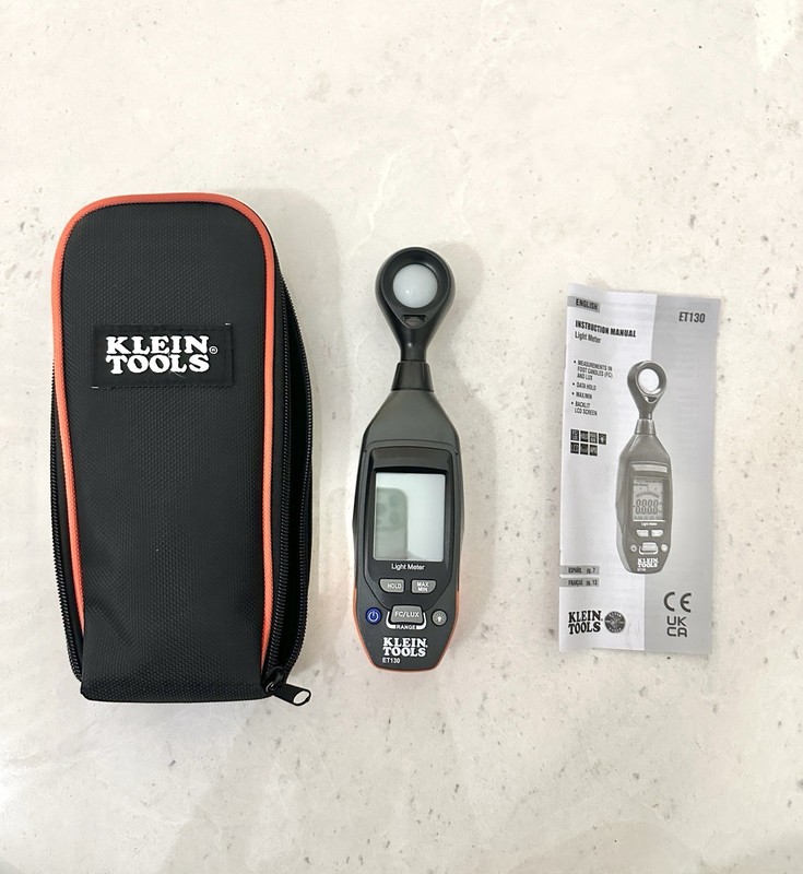 Klein Tools ET130 Light/Lux Meter 0-400,000 Lux +/-3% w/ Case & Manual