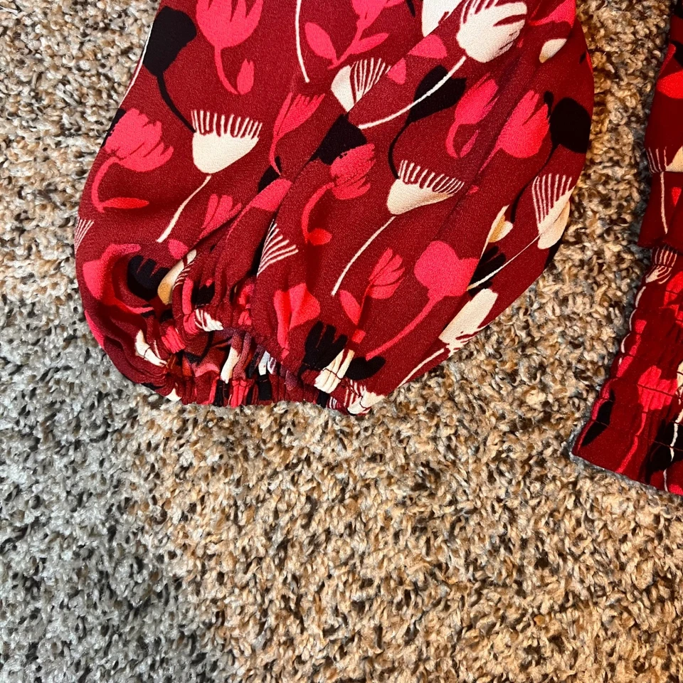 Blusa Top Cabi Floral Volantes Manga Larga Cintura Calada Roja Blanca Negra M Foto 3 de 4