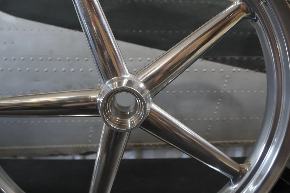 41877-08A NUEVO OEM 2008-2012 HARLEY-DAVIDSON FXCW/C SOFTAIL ROCKER RUEDA DELANTERA Foto 2 de 4