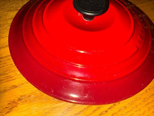 Horno holandés Le Creuset rojo hierro fundido y esmalte 2 3/4 qt #22 tapa solo repuesto - Imagen 5 de 15