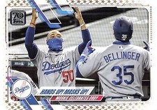 #303 Hands Up! Masks Up! Los Angeles Dodgers 2021 Topps Gold Star 8/4
