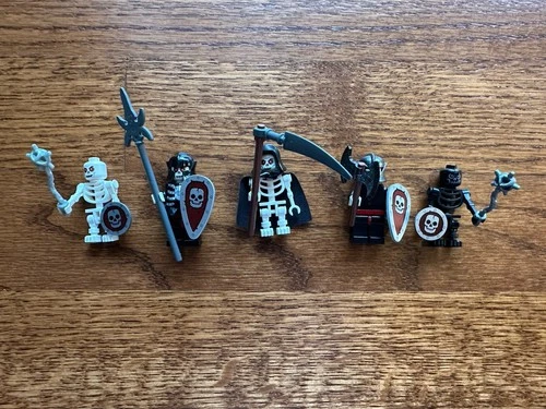 LEGO 4527428 Skeletons Battle Pack Castle Fantasy 2008 Minifigures Complete