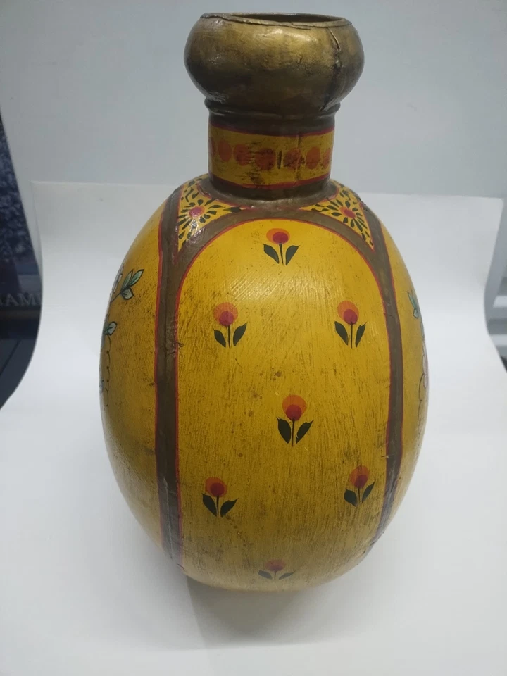 Olla de aceite redonda de hierro vintage, hecha a mano Foto 4 de 4