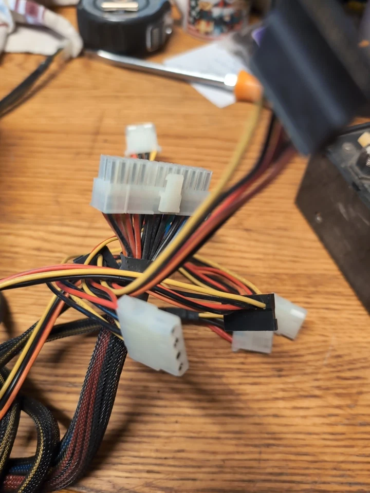 Silencer 610 EPS12V Power Supply 670w Max - Image 4 of 4