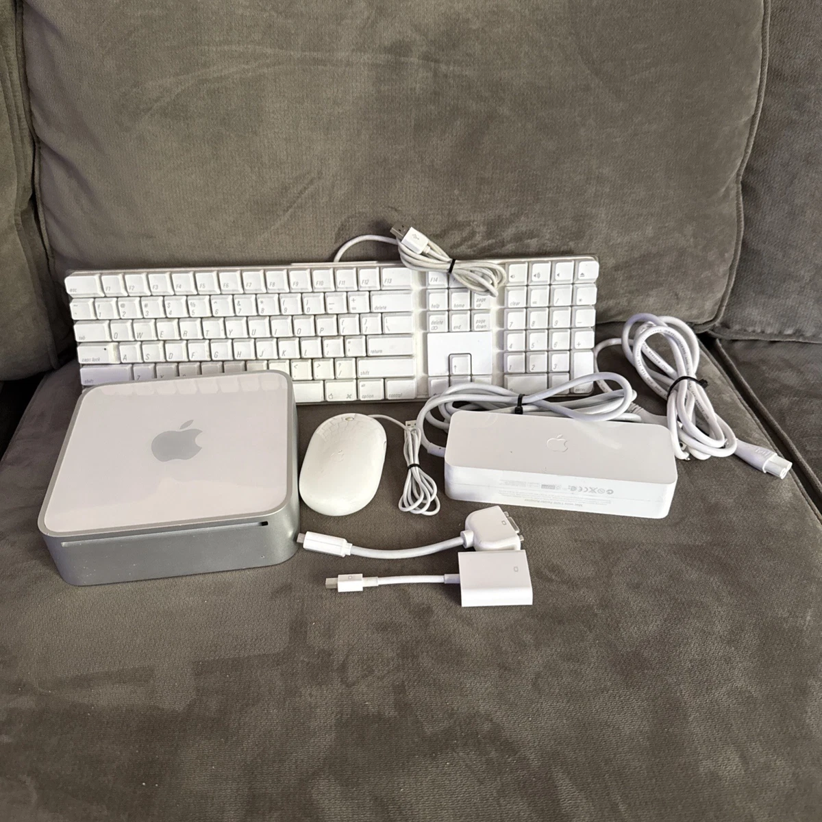 パソコン Mac mini eary2009 MB463LL/A Mac mini 2GHz intel “Core 2 Duo” (Early 2009)-pre owned
