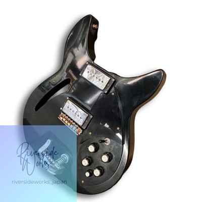 E-Gitarre Modell Rickenbacker 330 schwarz mit Hartschalenkoffer