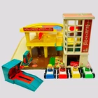 Vtg Fisher-Price Little People Play Family Action Garage #930 - Complete, Nice!