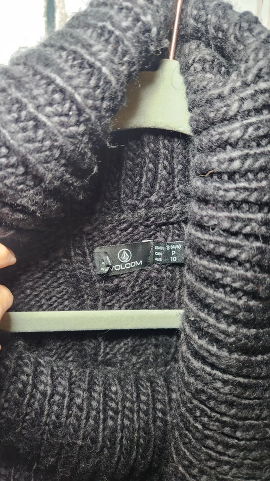 Volcom Black Turtle Neck Pullover Sweater Size Small - Image 3 of 4