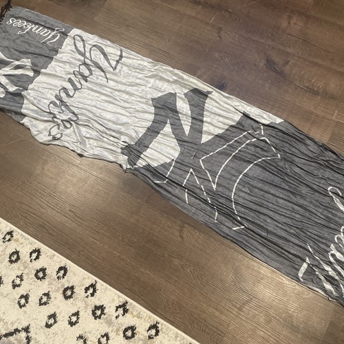 NEW YORK YANKEES SHAWL/SCARF: NEW: PERFECT FOR POST SEASON and FOREVER! NEW - Picture 3 of 3