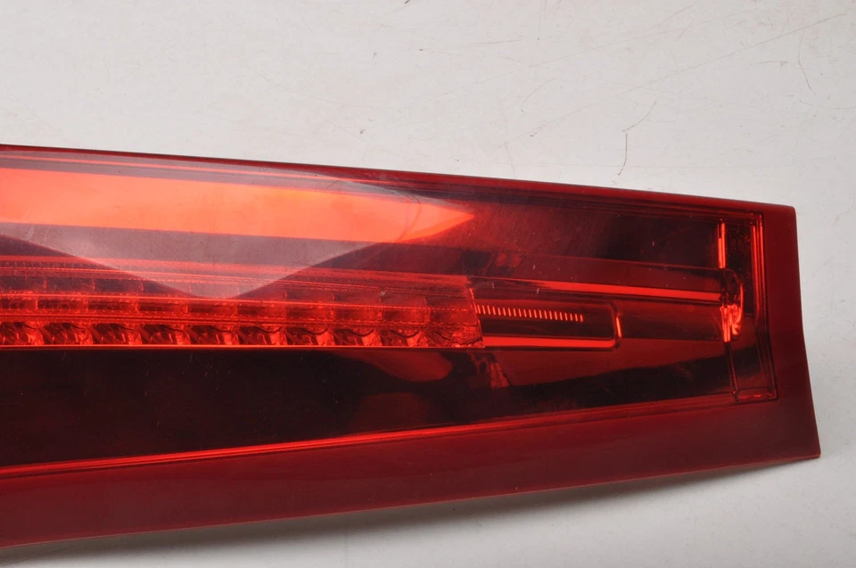 VOLVO V70 III Luz Trasera LED De Maletero Derecho - Imagen 2 de 4