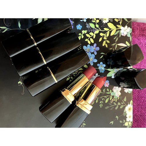SIGNATURE CLUB A Bundle of FIVE Lipsticks True Berry and RF #5 Lip Balm