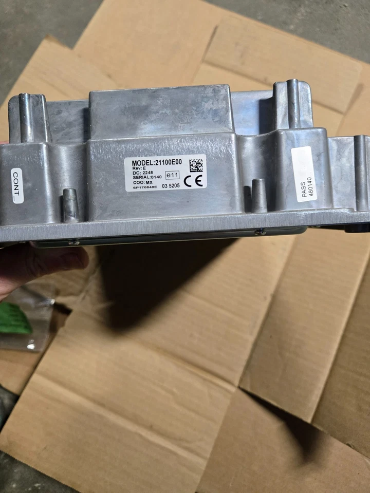 Cooper Bussman SurePower 21100E00 | Ecualizador de batería 12V 24V Foto 4 de 4