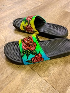 rose nike slides