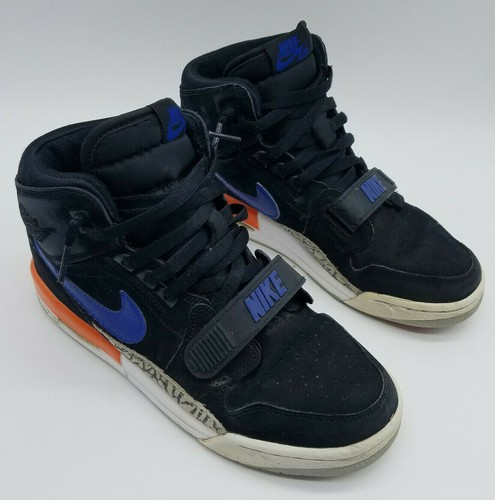 knicks nike sneakers