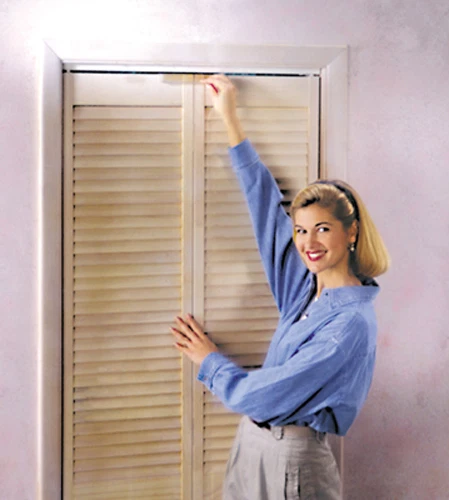 Paquete de 2 cerraduras de seguridad para niños plegables y puertas de armario Mommy's Helper 70302-2 Foto 4 de 4