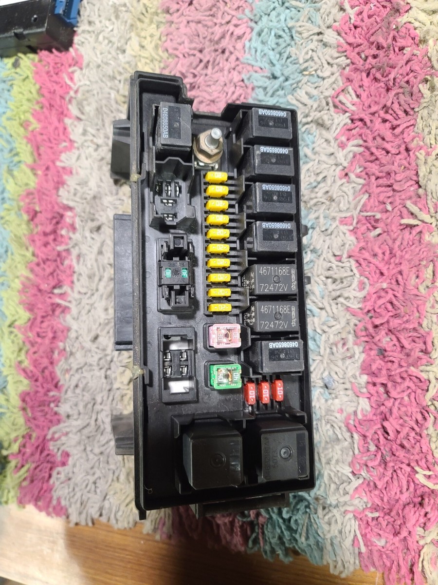 ✓ 2007 2008 2009 Dodge Durango Fuse Box Junction Relay | 04692097AC